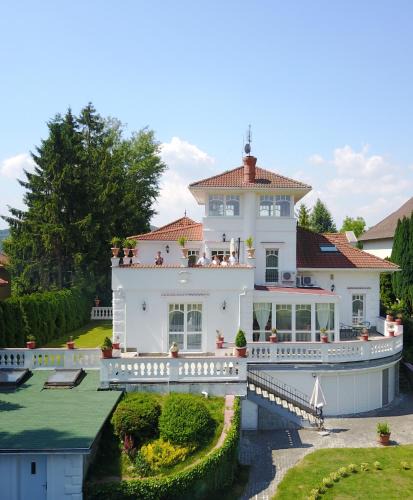 Kovar Apartment | 3 Bedroom Private floor in Luxury Mansion