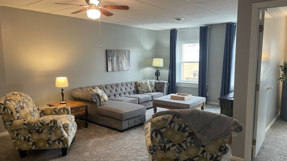 New Hampton Apartment | 3 Bedroom Retreat in the Heart of Downtown New Hampton