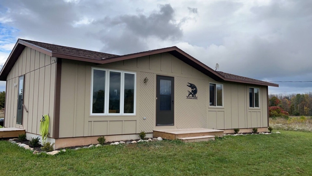 Sturgeon Bay House | 3 Bedroom - Room to park boat! - Close to water & Potawatomi State Park