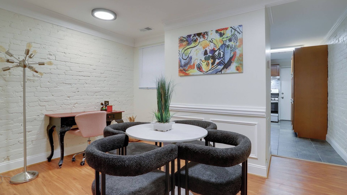 Truxton Circle House | 3-bedroom row house in Downtown DC