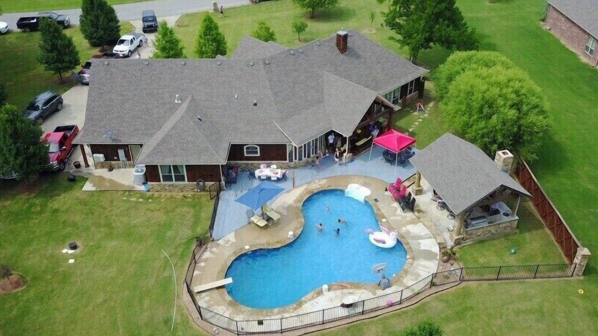 Wagoner County House | 3-bedroom Rustic Charm Home Outdoor Kitchen, pool. Hot Tub + 2 fireplaces
