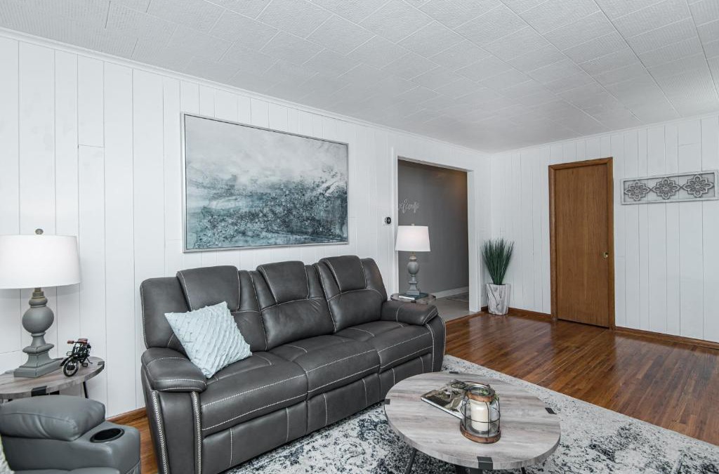 East Side Pioneers Apartment | 3 bedroom showstopper near Mayo Clinic