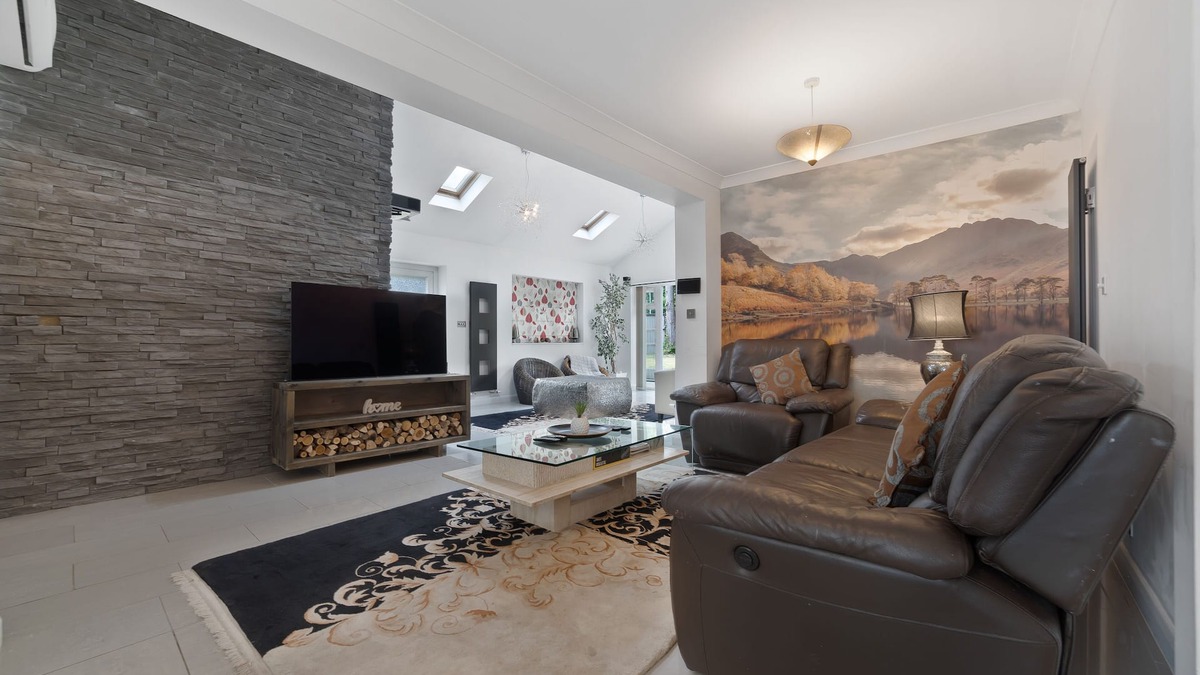 Sunningdale House | 3 Bedroom Spacious Bungalow Sunningdale Lodge Ascot Racecourse