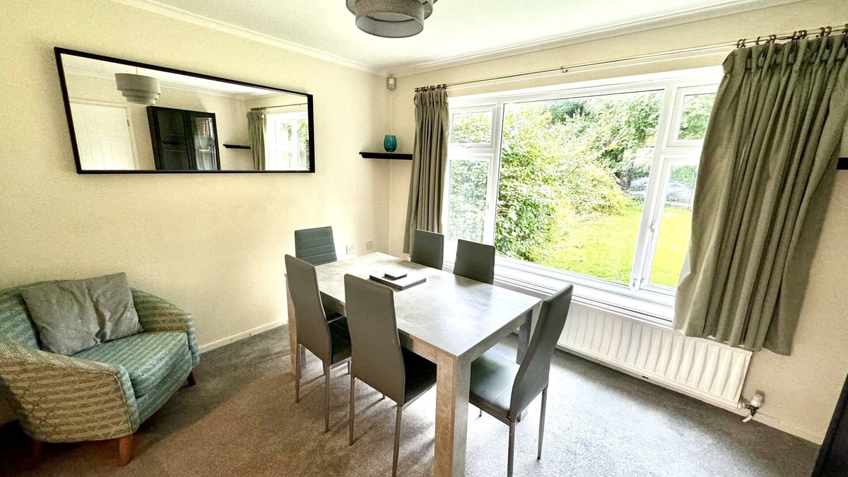 Faringdon House | 3 bedroom, spacious home from home.