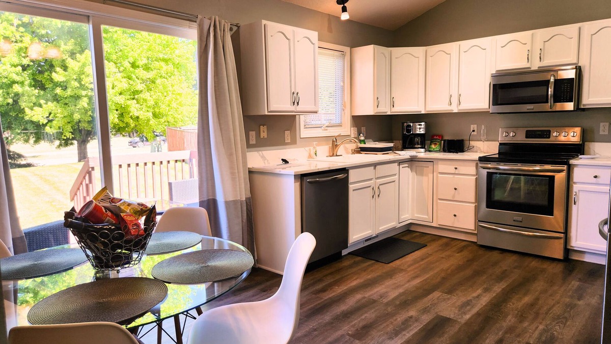 Clive House | 3+ bedroom split level house in the heart of all Clive amenities