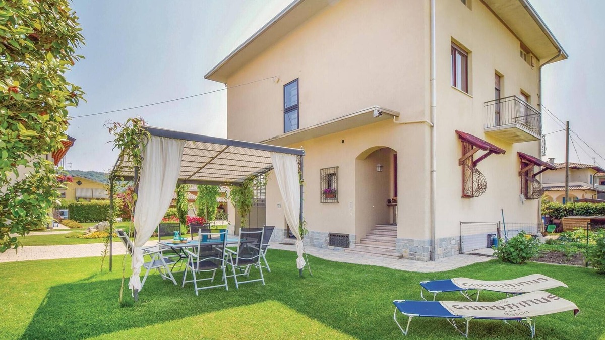 Gozzano House | 3 bedroom stunning home in gozzano (no)