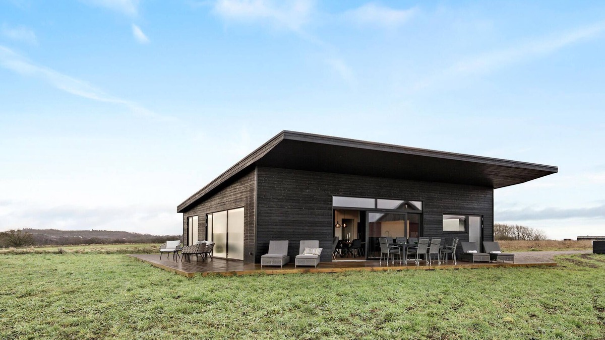 Hjarbæk House | 3 bedroom stunning home in Løgstrup