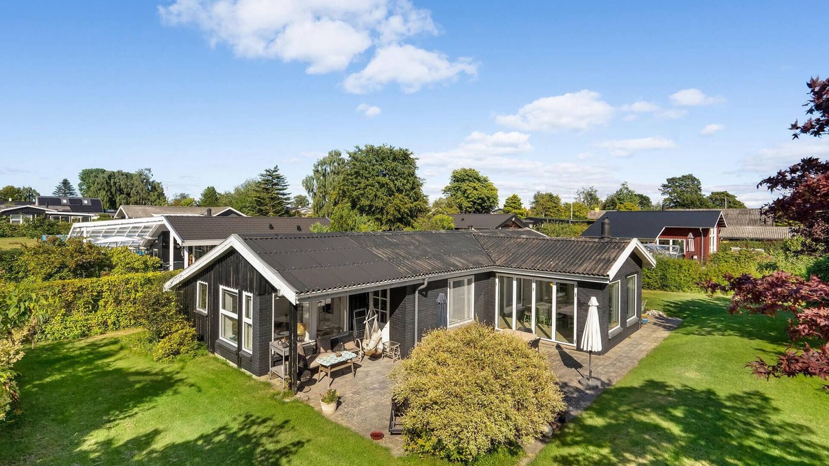 Beder Malling House | 3 bedroom stunning home in Malling