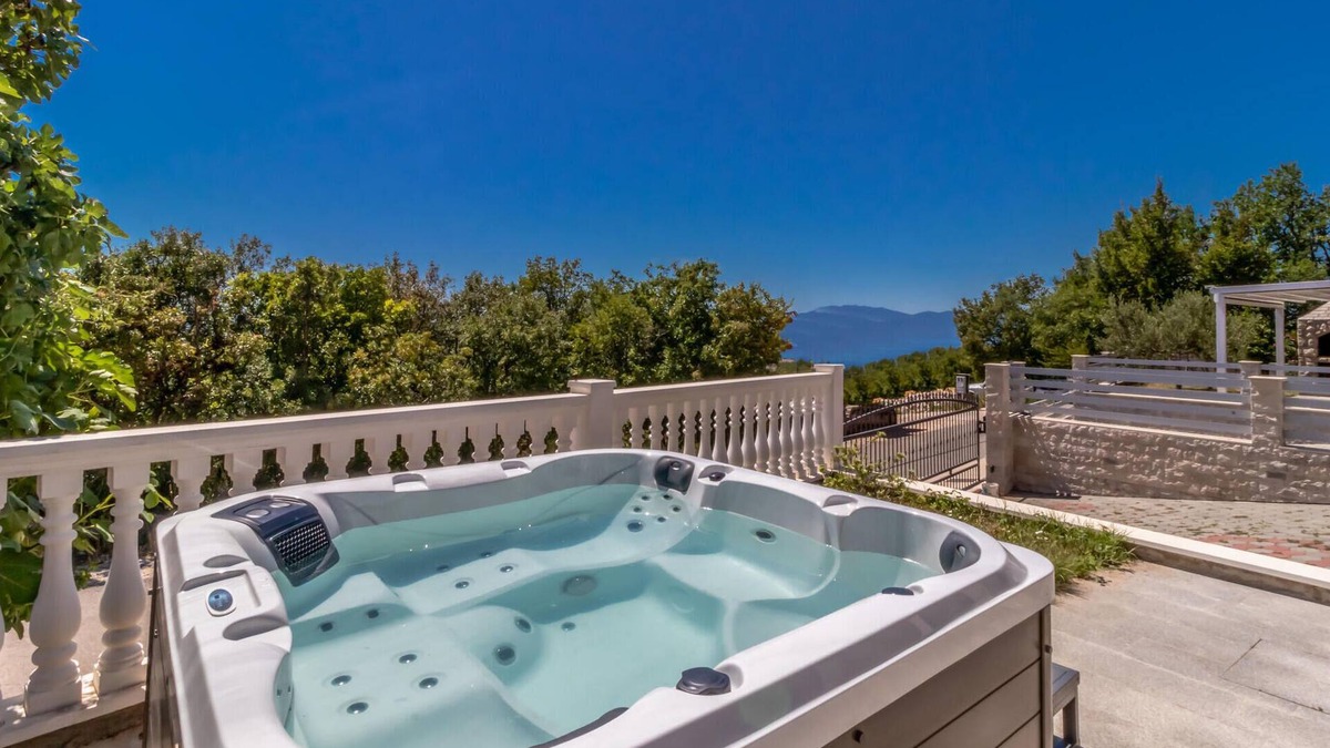 Smrika House | 3 bedroom stunning home in Smrika