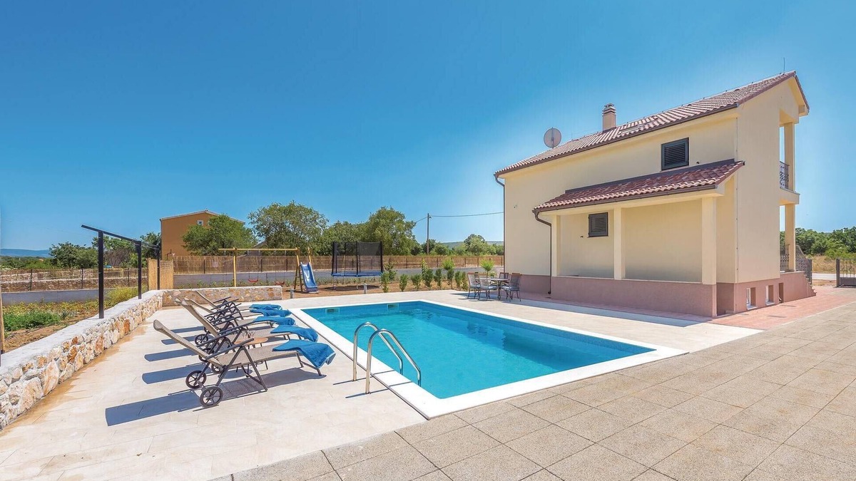 Drnis House | 3 bedroom stunning home in Pakovo Selo