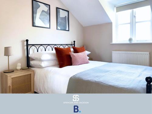 Oxford City Centre House | 3 Bedroom Stylish Oxford Townhouse Near The University By Spencer And Jackson Short Lets & Serviced Accommodation