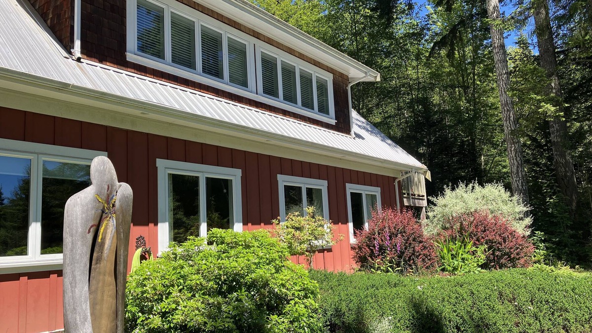 Juan de Fuca Electoral Area House | 3 bedroom suite on the Juan de Fuca straight.