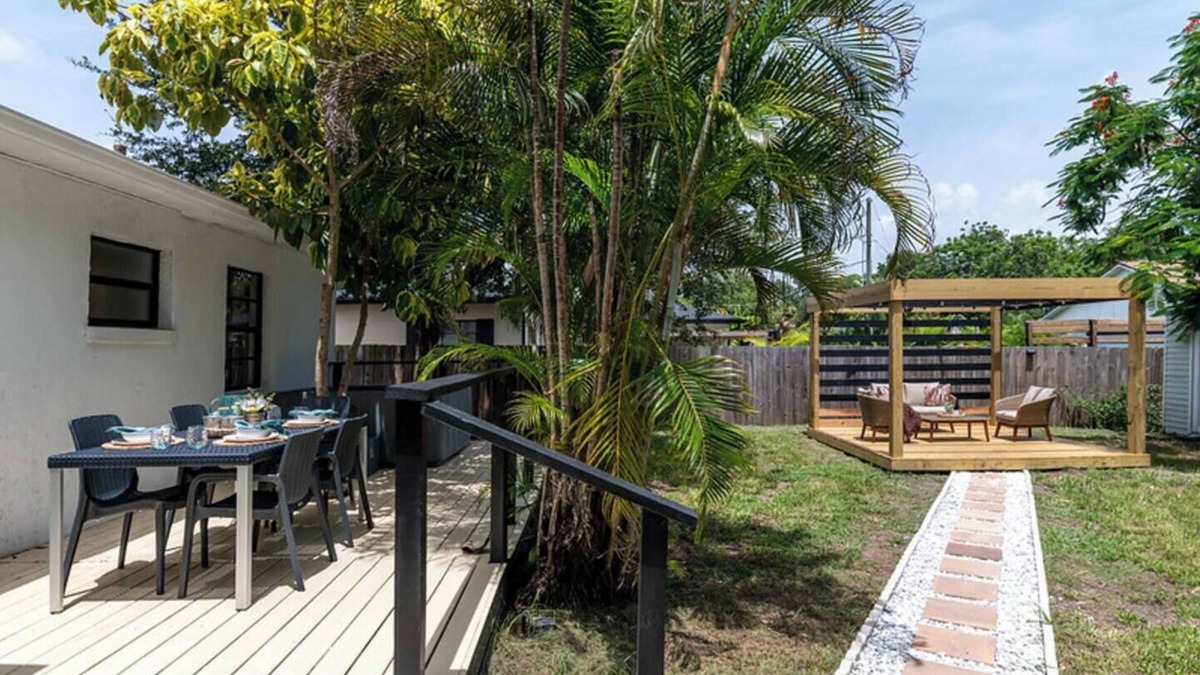 Ballast Point House | 3 Bedroom Tampa Home with AMAZING HOT TUB!