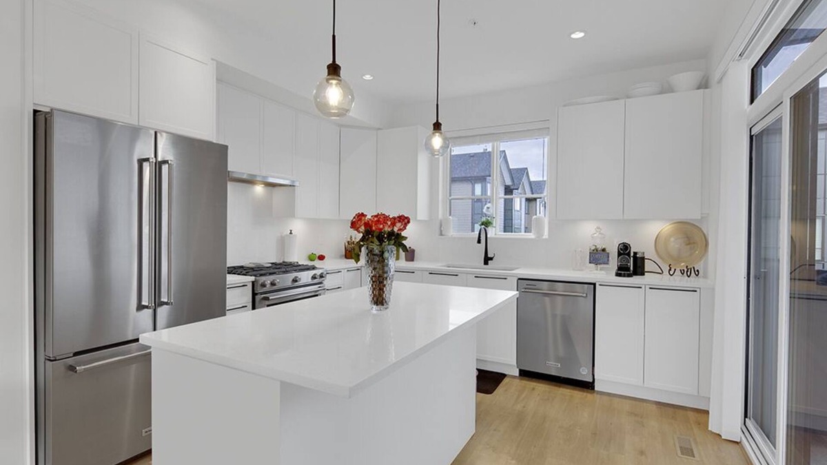Willoughby House | 3 bedroom townhome in Langley. 20 mins to the USA border and beautiful BC lakes!