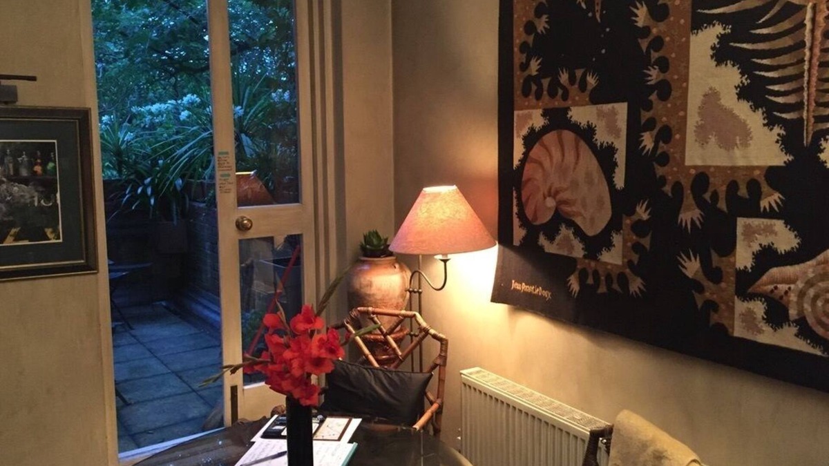 Parsons Green and Walham House | 3 bedroom town house with garden and parking in Chelsea London - SW6