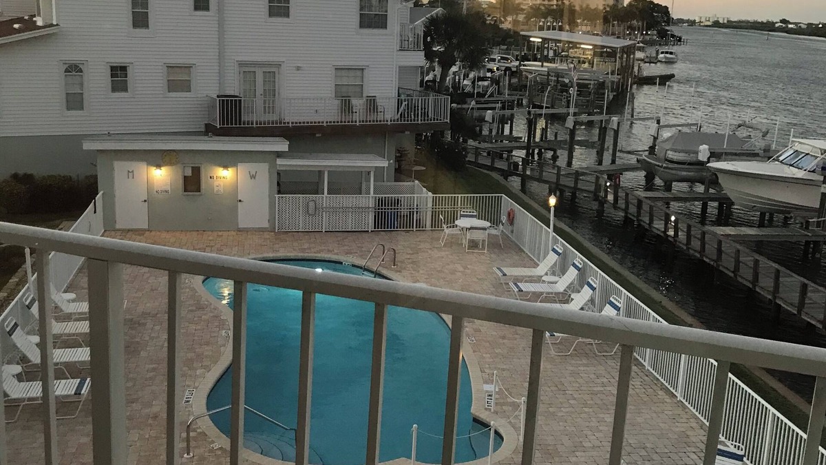 Indian Shores House | 3-bedroom townhome in terrific Indian Shores with AC with room to sleep