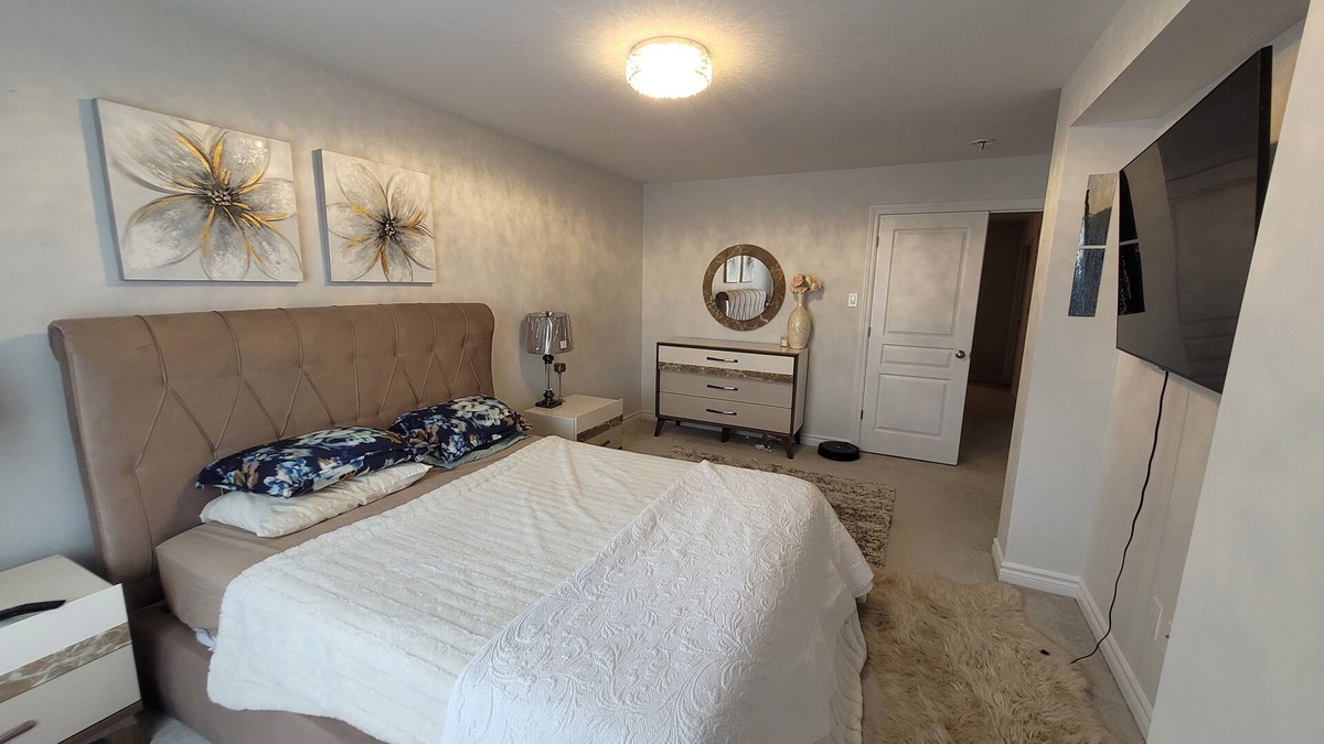 Ottawa Division House | 3-bedroom townhome in charming Ottawa with WiFi, AC. Start your vacation now