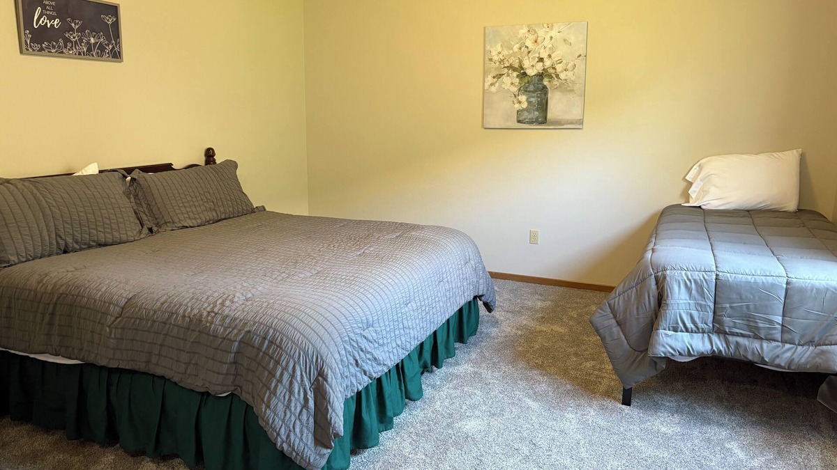 Ainsworth House | 3-bedroom townhome in lovely Ainsworth with AC, WiFi