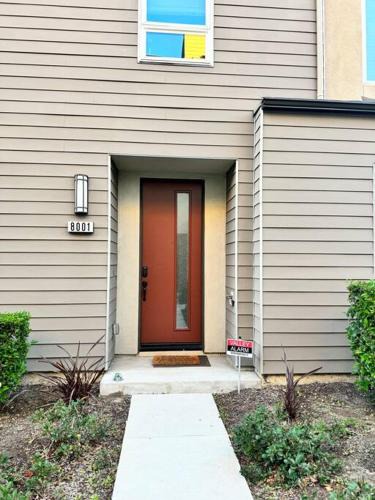 Downey House | 3 Bedroom Townhome with Large Living Area