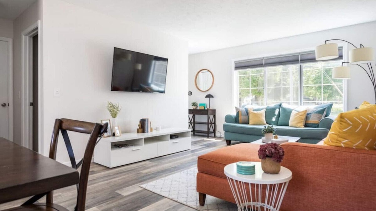 Traverse City House | 3-Bedroom Townhouse w/Garage Near TART Trail, Beach & Downtown Traverse City