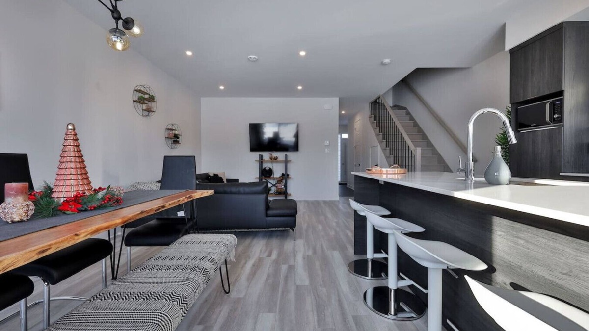 Mirabel House | 3 Bedroom Townhouse in Mirabel
