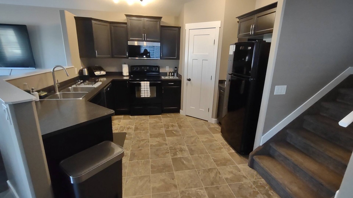 Grande Prairie House | 3 Bedroom Upstairs Suite - Fully Stocked, Clean and Pet-Friendly
