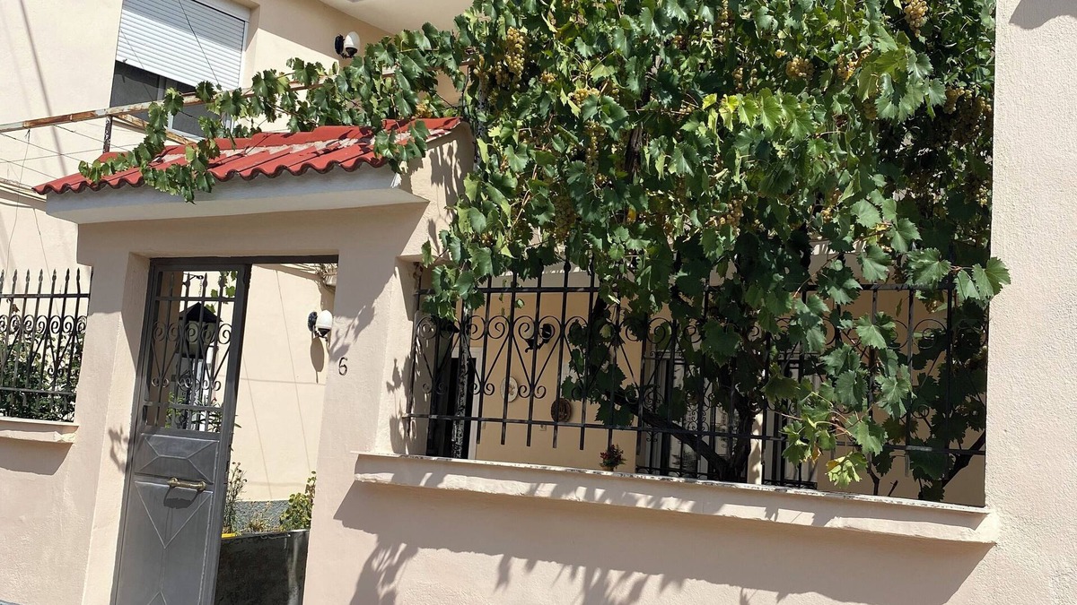 Korce House | 3 Bedroom V with Private Garage in the Center of Korça City with WiFi, AC