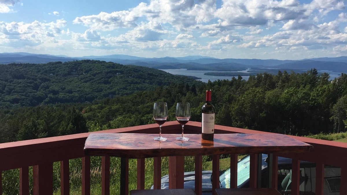 Gilford House | 3-bedroom vacation home 13 minutes from Lake Winnipesaukee