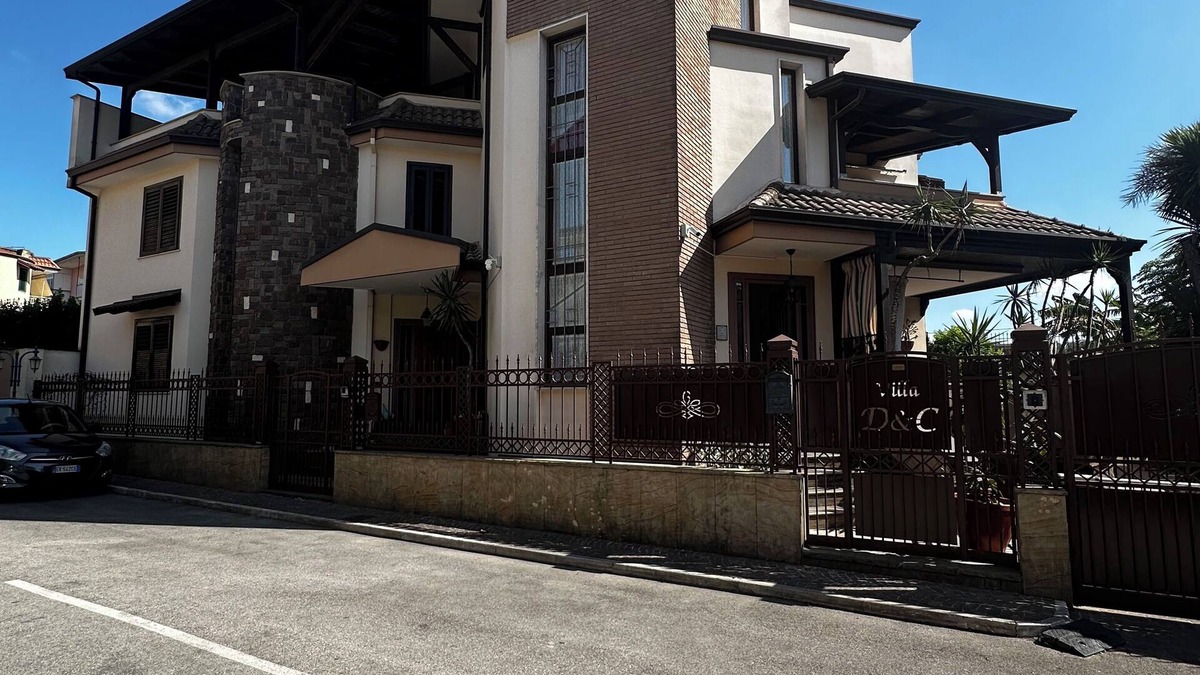 Frattaminore Villa | 3 Bedroom Villa in Frattaminore (NA)