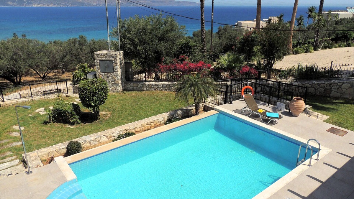 Apokoronas Villa | 3 Bedroom Villa , Heated Pool, stunning sea & mountain views, close to beach.