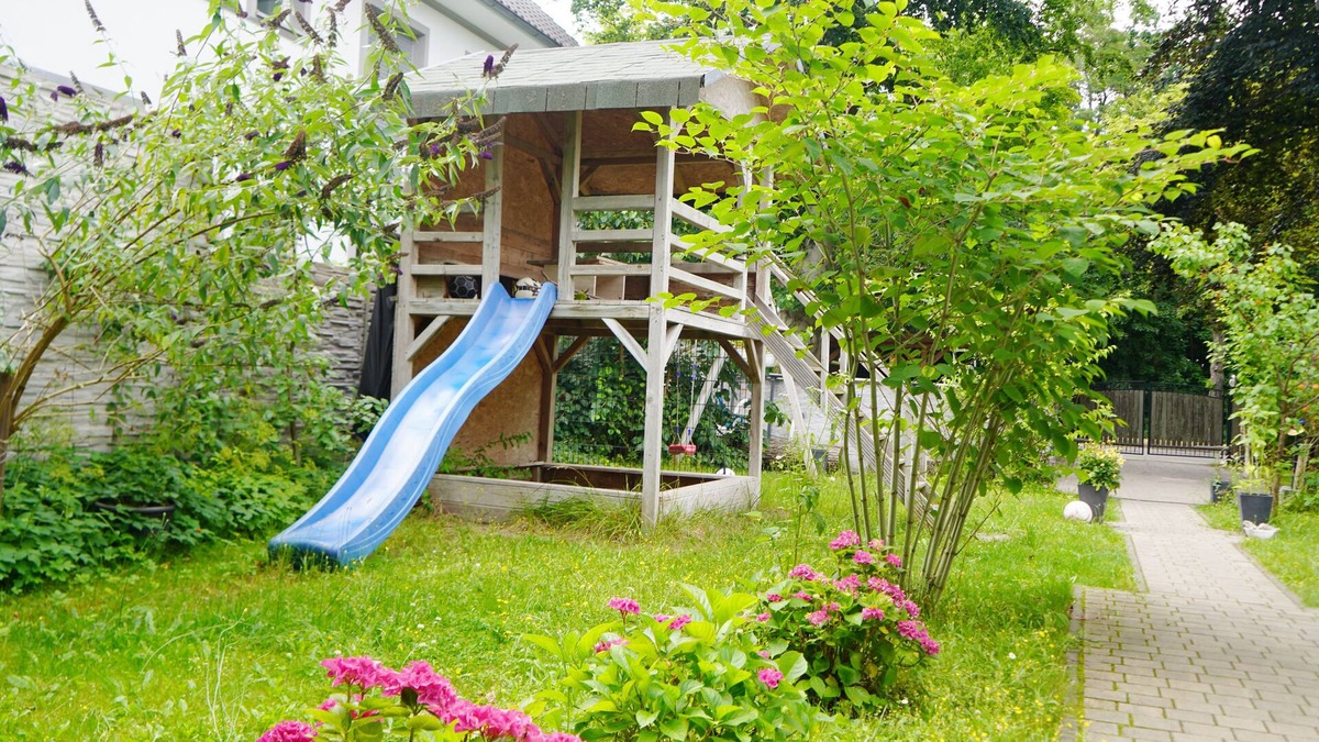 Teltow Villa | 3-bedroom villa in peaceful Teltow with garden playhouse