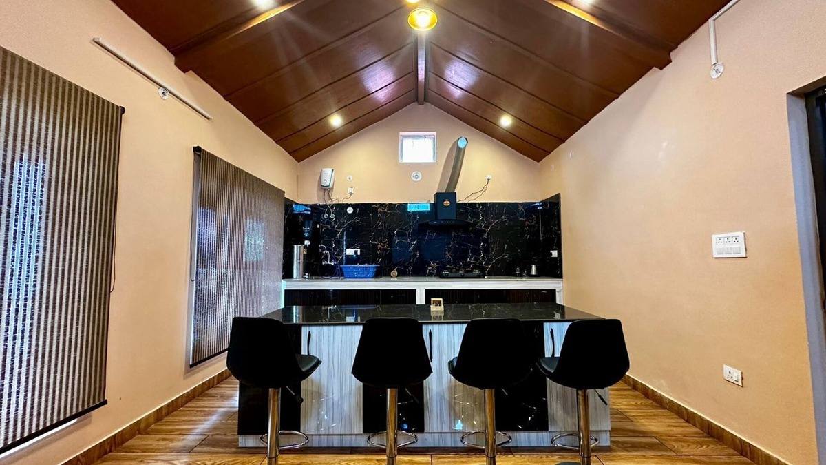 Kausani House | 3-bedroom villa in pleasant Himalayan town Kausani, Uttarakhand, India with WiFi