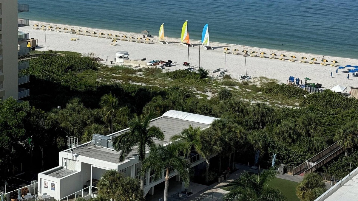 Marco Island Villa | 3-bedroom villa in Marriotts Crystal shore on the beach at fabulous Marco Island