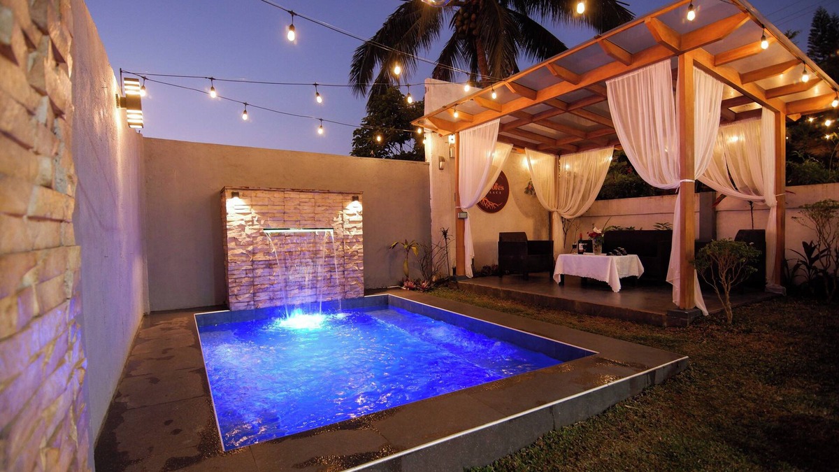 Alfonso Villa | 3-bedroom villa near Tagaytay with jacuzzi, nice garden & outdoor amenities