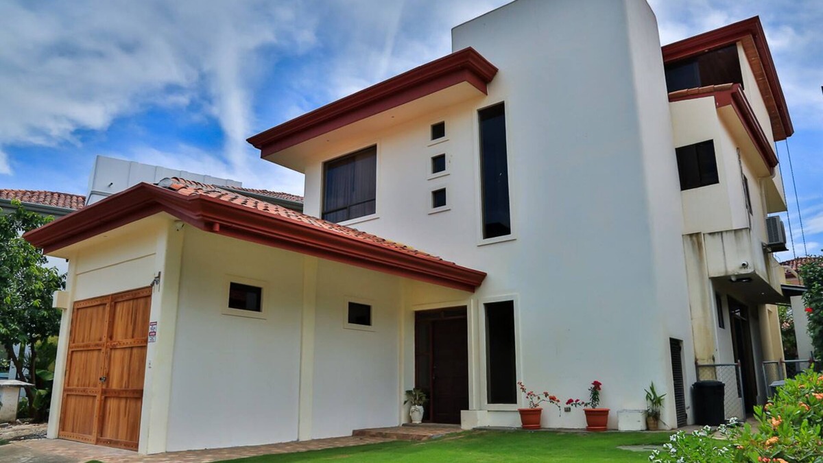 Playa Hermosa Villa | 3 Bedroom Villa Oceanside in Hermosa Palms