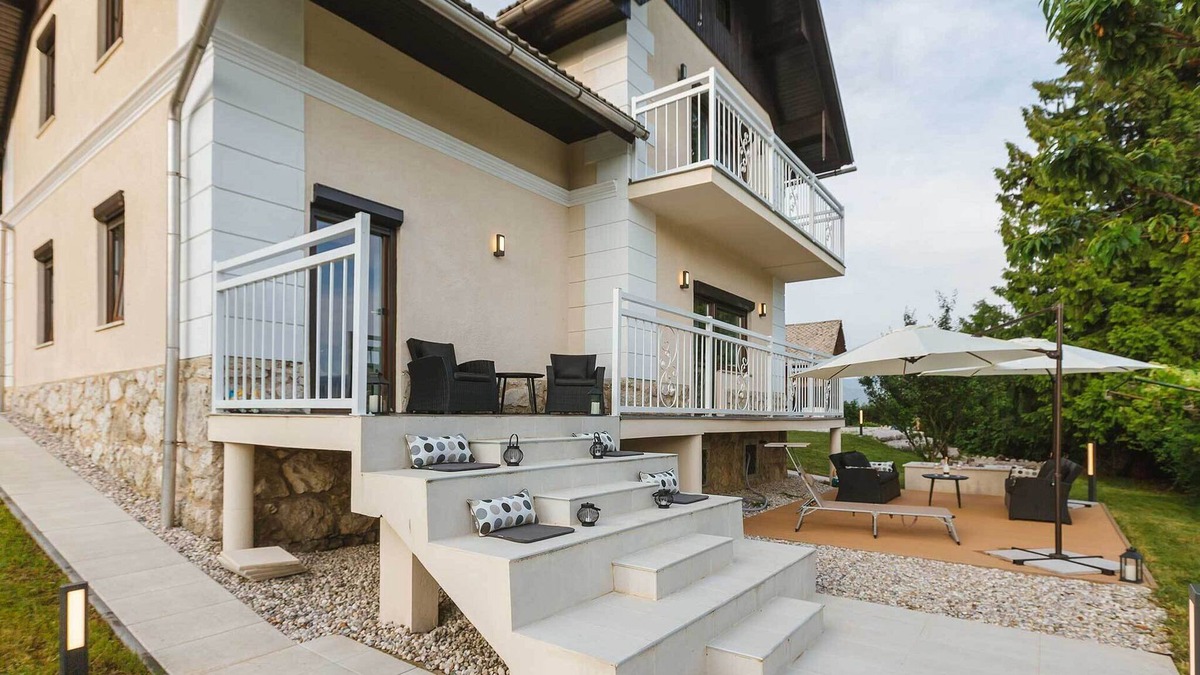 Gorje House | 3-bedroom villa with large garden and hot tub