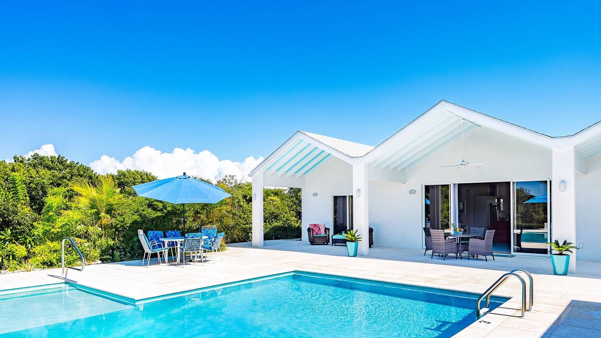 Long Bay House | 3 Bedroom Villa Close to Long Bay Beach - Hampshire House