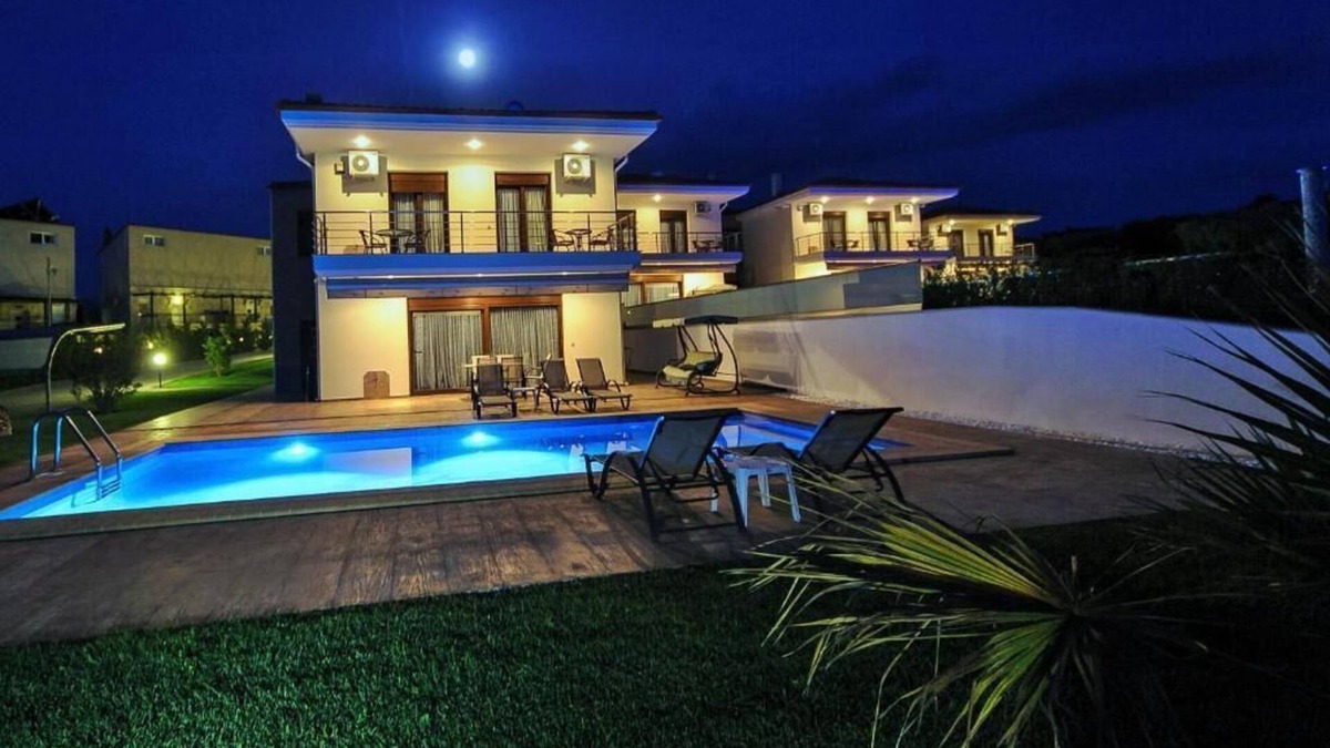 Haniotis Villa | 3- Bedroom Villa with private pool, close to sandy beach! Pet-Friendly!