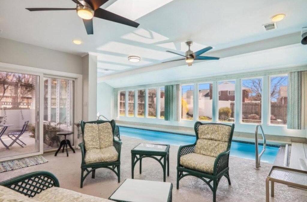 Wheaton House | 3 bedroom w indoor pool hotub