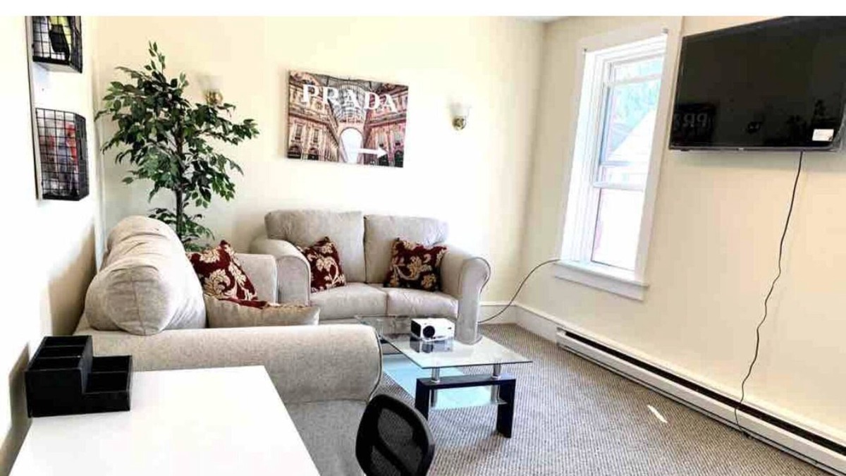 Wilkes-Barre House | 3 bedroom w/ living room movie theater 🎥🍿near all