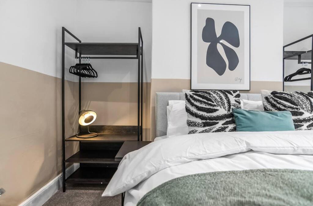 Norwich Apartment | 3 bedroom with parking by the station