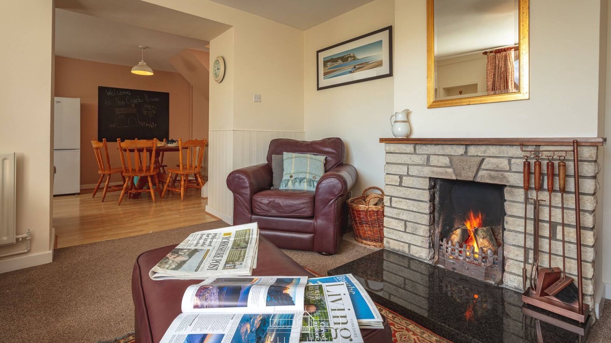 West Heslerton House | 3 bedroomed holiday cottages that sleeps 5, with one off road car parking space and indoor pool