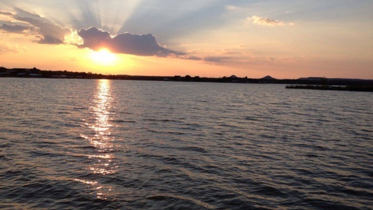 San Angelo House | 3 bedrooms, 1.25 baths right on Lake Nasworthy