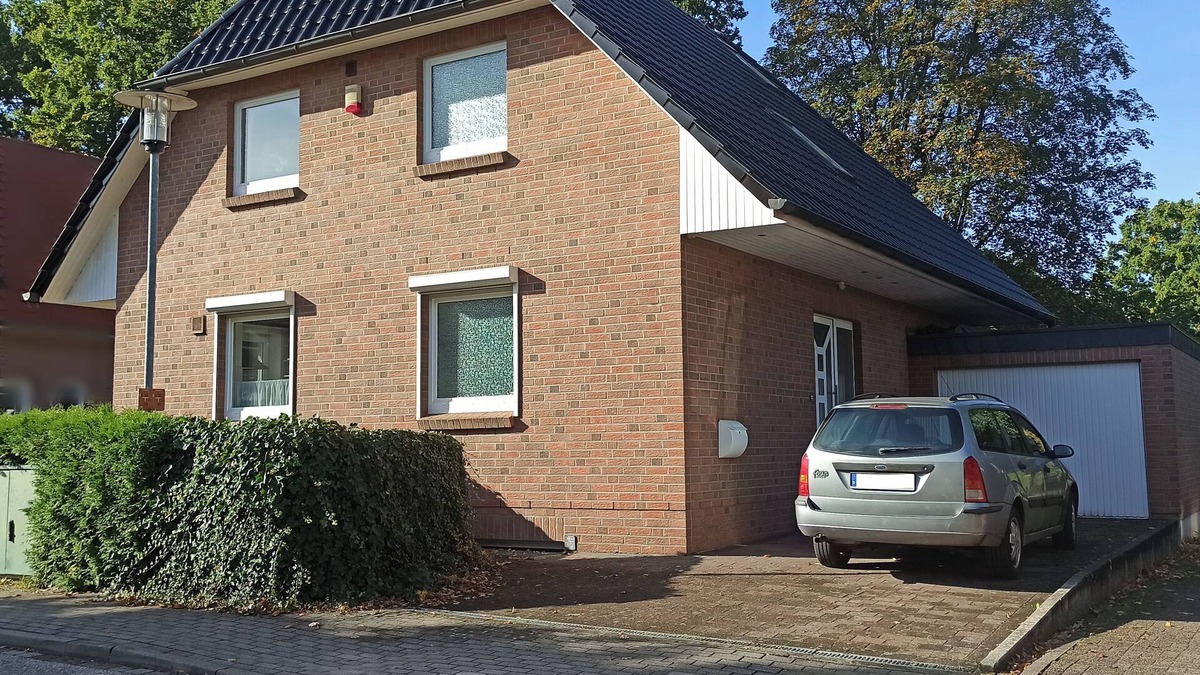 Norderstedt Condo | 3 bedrooms 8 guests quiet 110sqm near airport