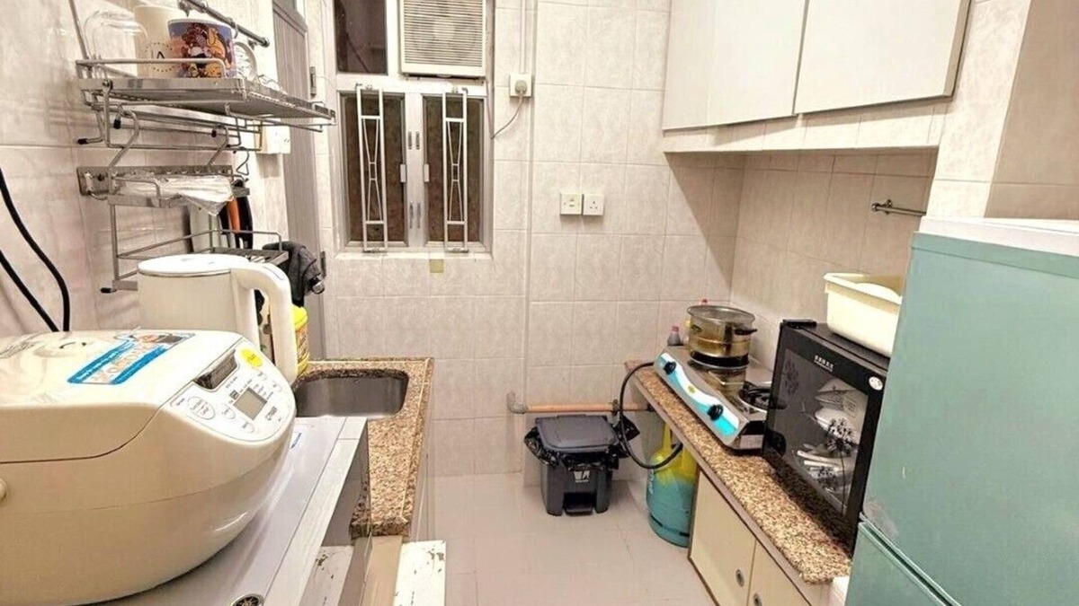 Yau Ma Tei Apartment | 3 Bedrooms apartment beside metro fit for big group /family near Temple Street