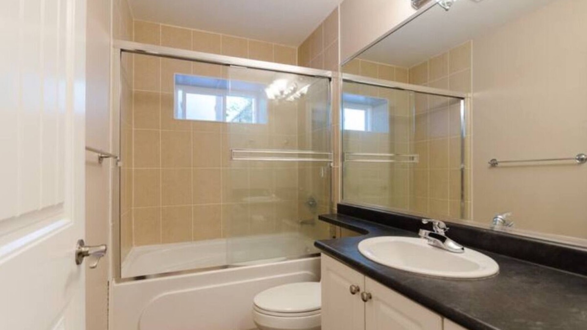 Fleetwood House | 3 bedrooms and 2 full bathrooms - next to Golf Course, park, Tennis Court