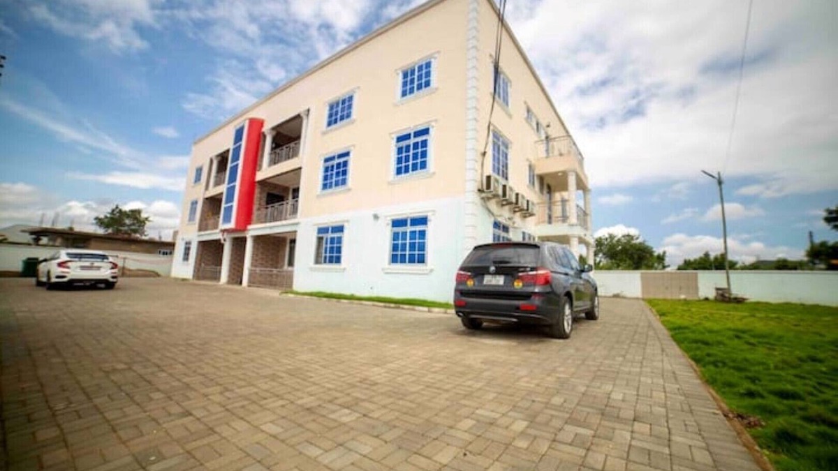 Accra Apartment | 3 bedrooms | Entire Flat | Amasaman, Accra