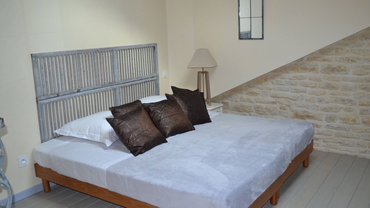 Prisse-la-Charriere Apartment | 3 Bedrooms Apartment In Prissé-La-Charrière