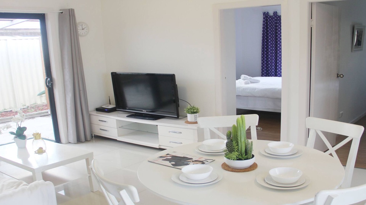 Blakehurst House | 3 bedrooms holiday home near Sydney airport