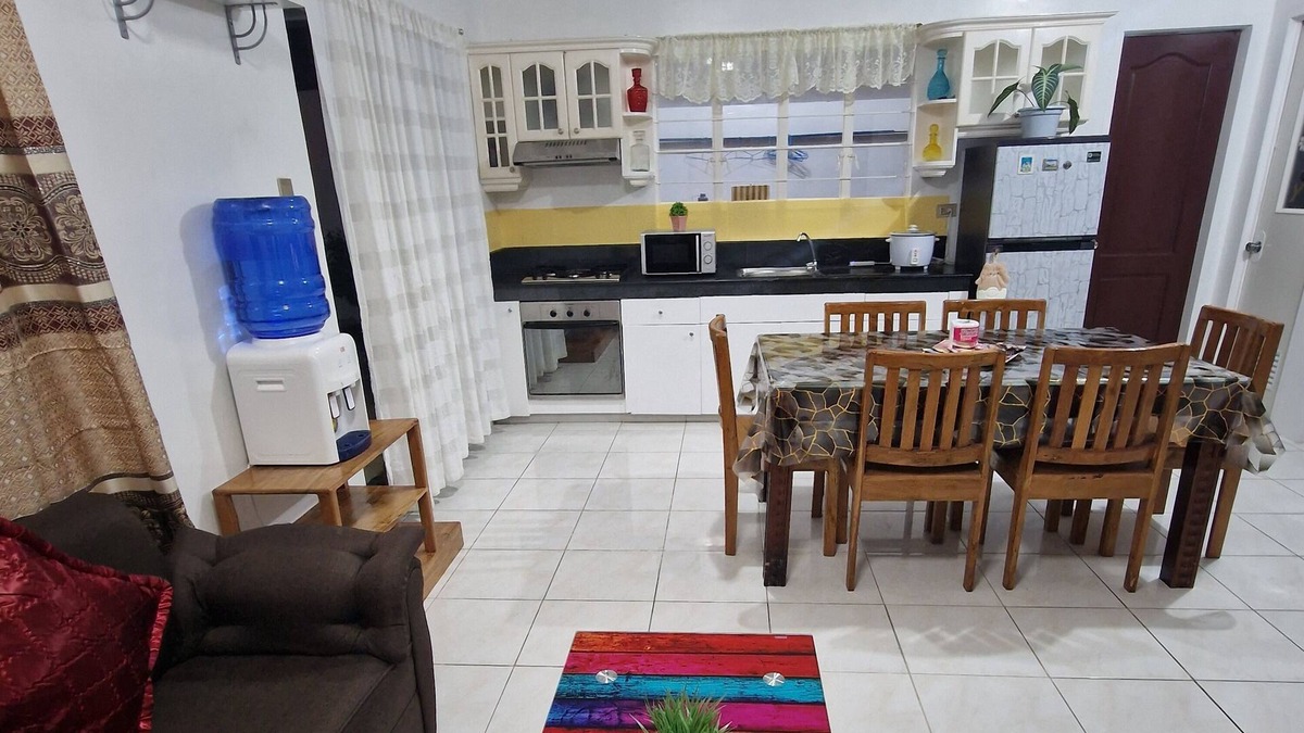 Dipolog House | 3-bedrooms house with spacious balcony, WiFi, AC in beautiful Dipolog City